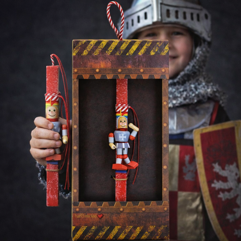 Φωτογραφία από Λαμπάδα Ιππότης ξύλινος - Κοραλί